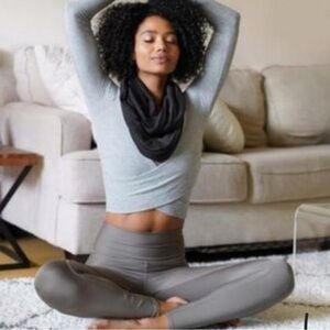 Beyond Yoga Pocket Infinity Scarf NWT